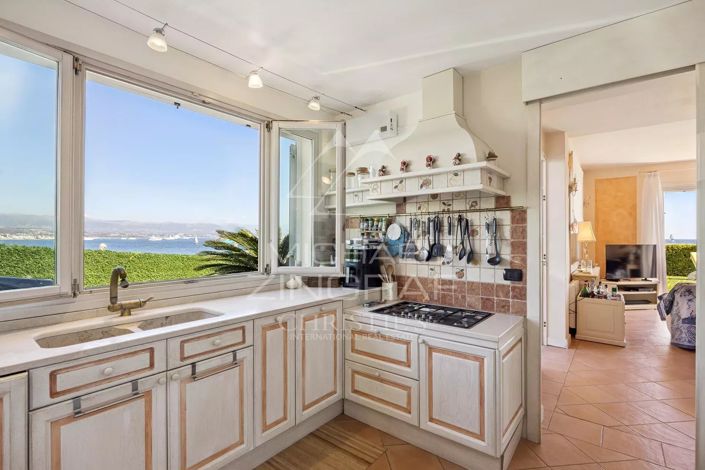 Image No.24-5 Bed House for sale