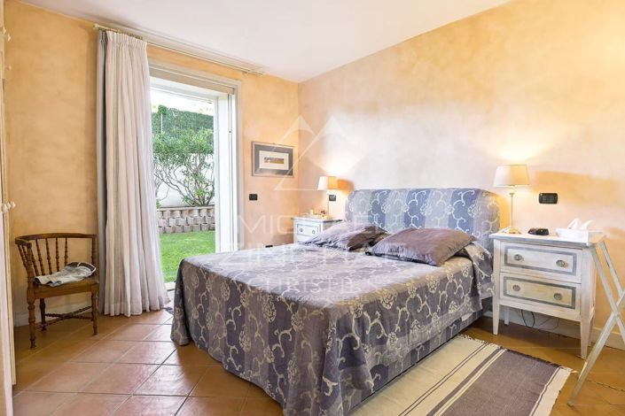 Image No.30-5 Bed House for sale