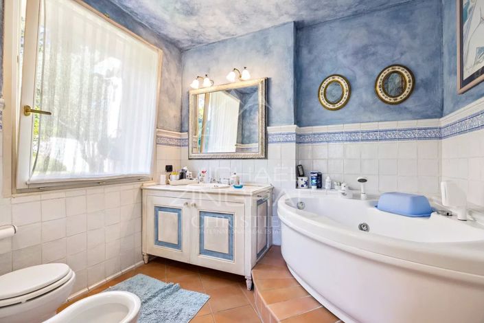 Image No.31-5 Bed House for sale