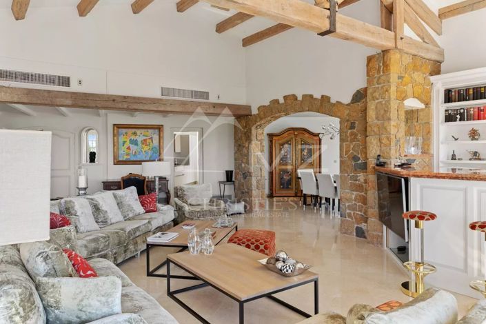 Image No.8-7 Bed House for sale