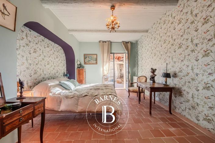 Image No.14-8 Bed House for sale