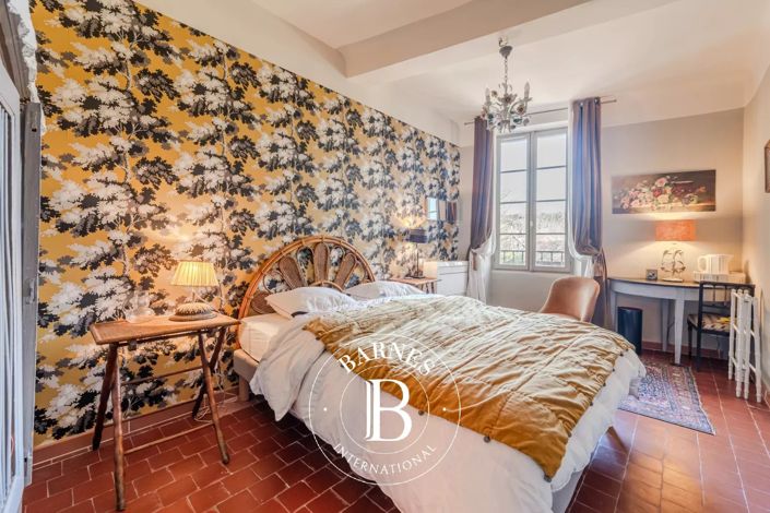 Image No.16-8 Bed House for sale