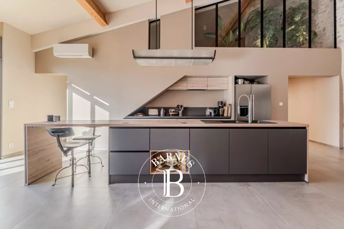 Image No.3-8 Bed House for sale