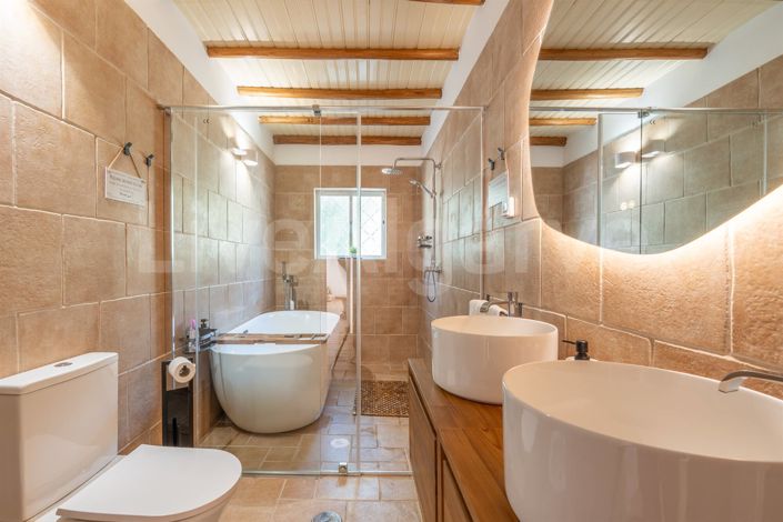 Image No.18-7 Bed House for sale