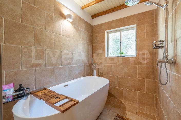 Image No.19-7 Bed House for sale