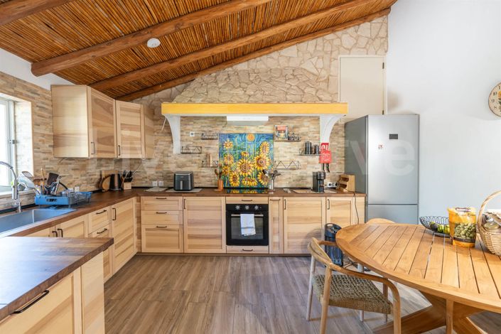 Image No.20-7 Bed House for sale