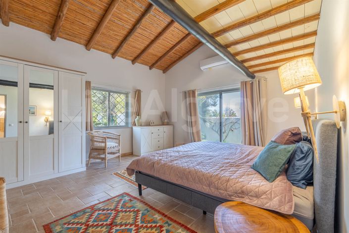 Image No.25-7 Bed House for sale