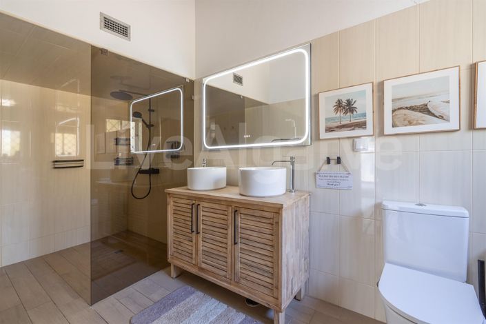 Image No.27-7 Bed House for sale