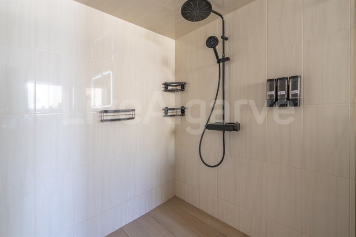 Image No.28-7 Bed House for sale