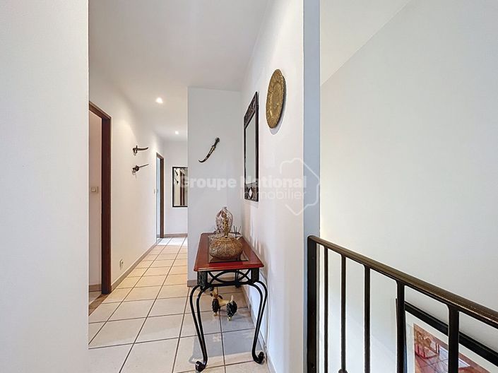 Image No.10-4 Bed Property for sale