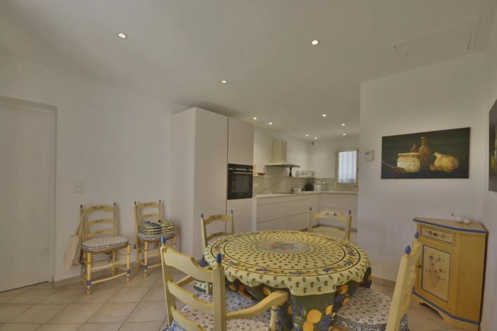 Image No.20-4 Bed House for sale