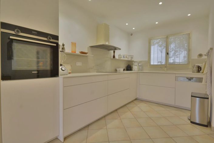 Image No.21-4 Bed House for sale