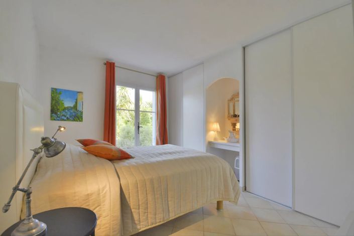 Image No.22-4 Bed House for sale