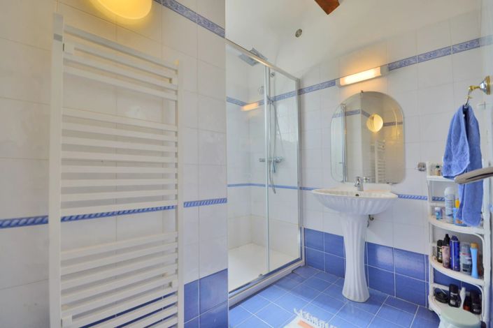 Image No.28-4 Bed House for sale