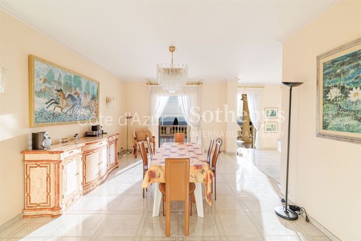 Image No.12-8 Bed Property for sale