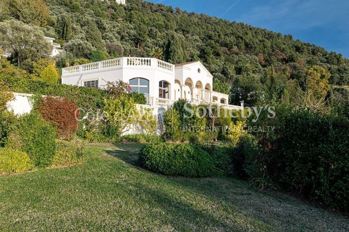 Image No.3-8 Bed Property for sale