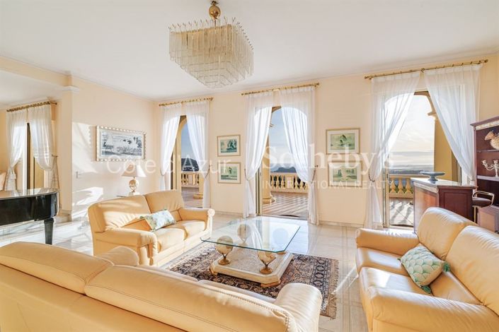 Image No.6-8 Bed Property for sale