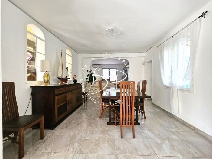 Image No.10-4 Bed House for sale