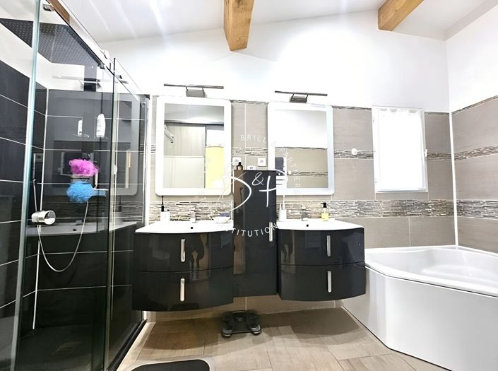 Image No.12-4 Bed House for sale