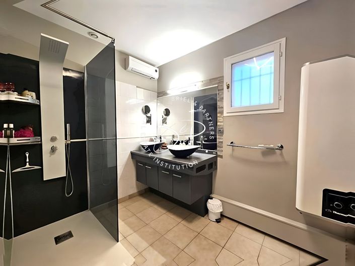 Image No.15-4 Bed House for sale