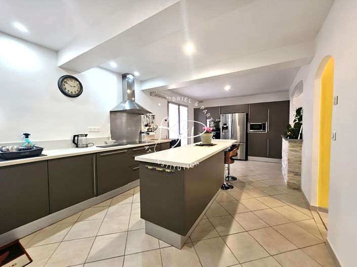 Image No.8-4 Bed House for sale