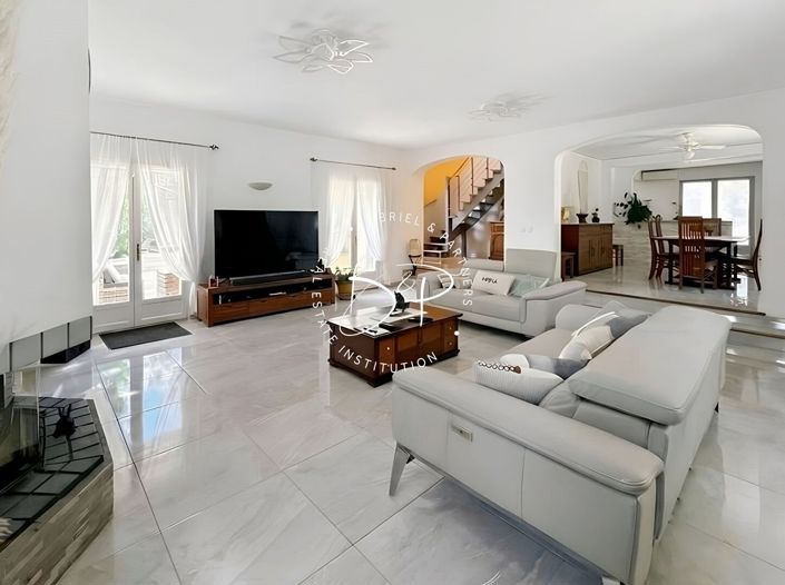 Image No.9-4 Bed House for sale