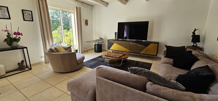 Image No.8-5 Bed House for sale