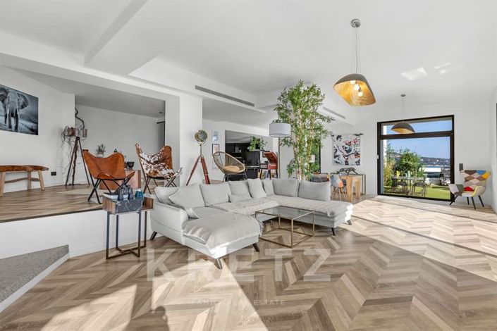 Image No.10-4 Bed Property for sale