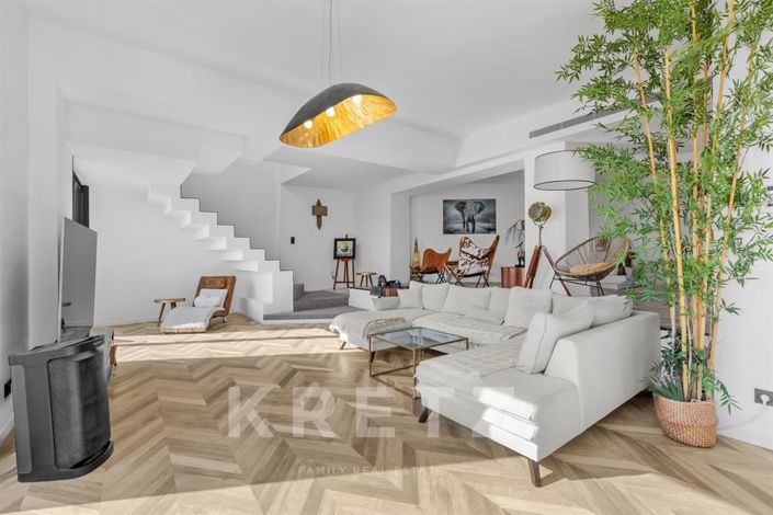 Image No.13-4 Bed Property for sale