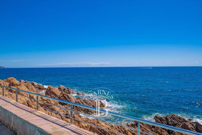 Image No.10-5 Bed House for sale