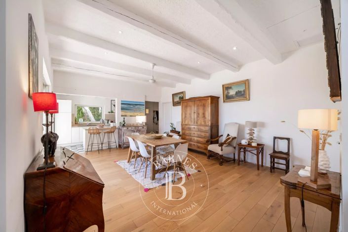 Image No.4-5 Bed House for sale