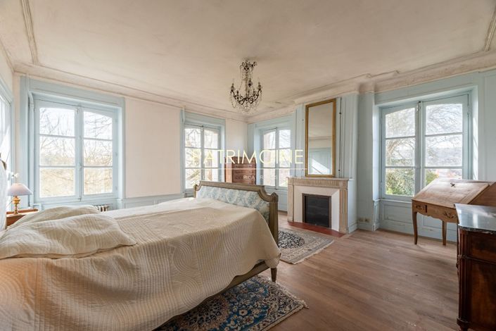 Image No.11-9 Bed Property for sale