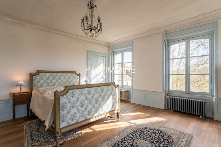 Image No.12-9 Bed Property for sale