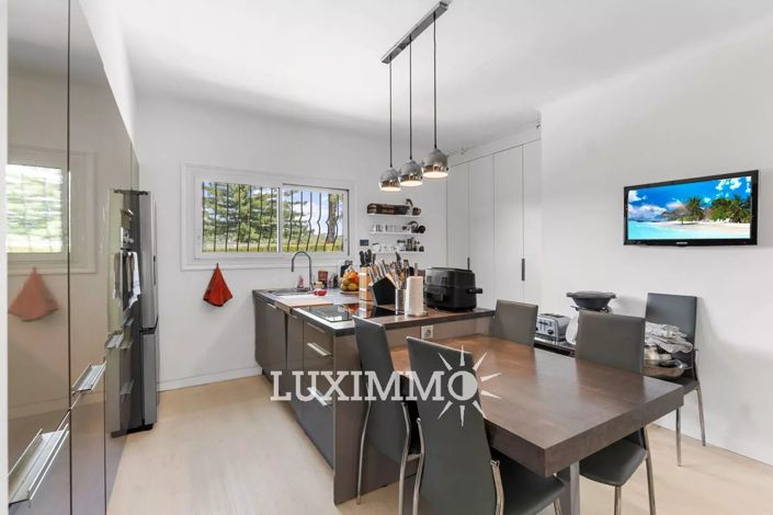 Image No.6-5 Bed House for sale