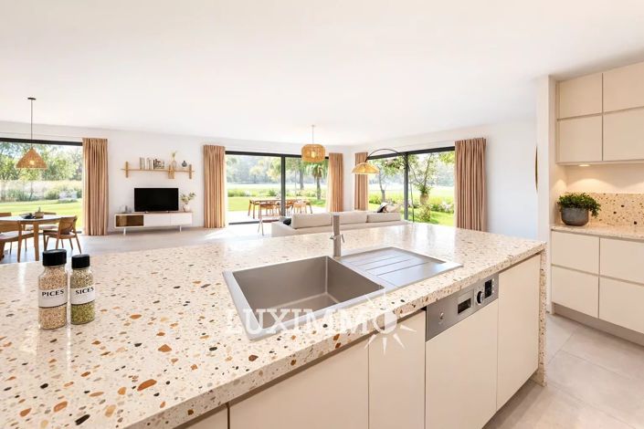 Image No.3-4 Bed House for sale