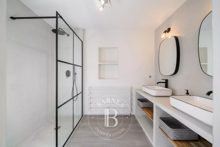 Image No.8-4 Bed House for sale