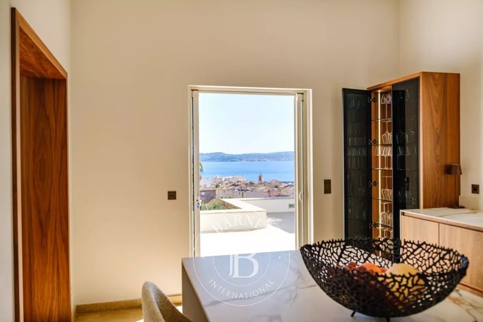 Image No.8-4 Bed House for sale