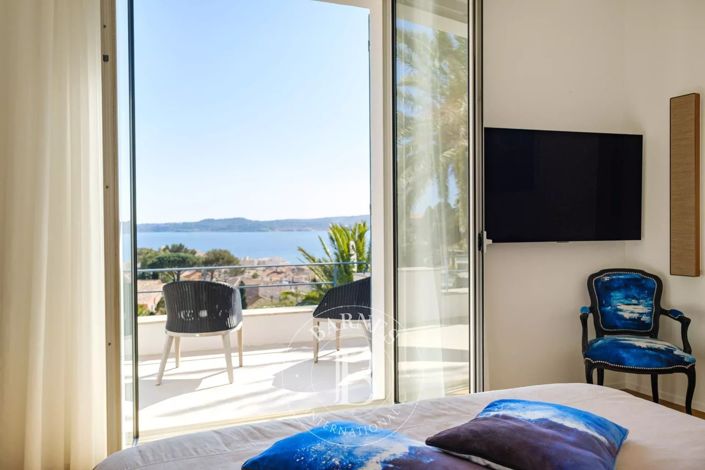 Image No.8-4 Bed House for sale