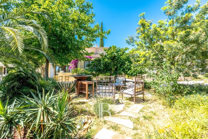 Image No.10-8 Bed House for sale