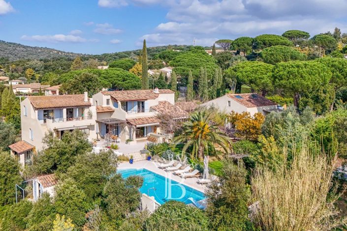 Image No.5-8 Bed House for sale