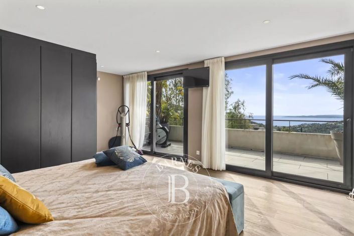 Image No.10-3 Bed House for sale