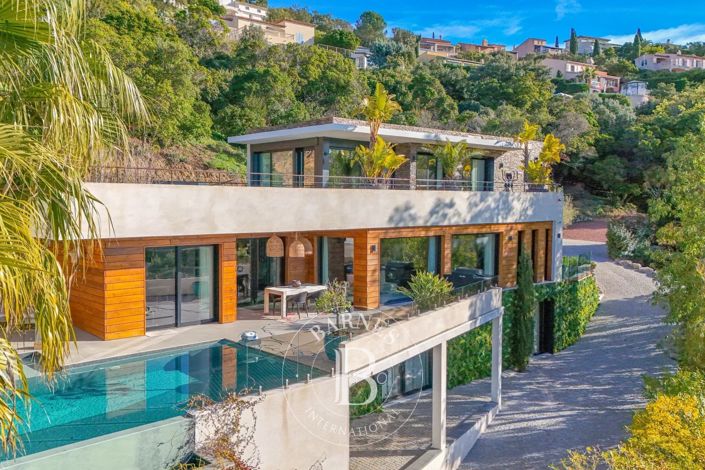 Image No.14-3 Bed House for sale