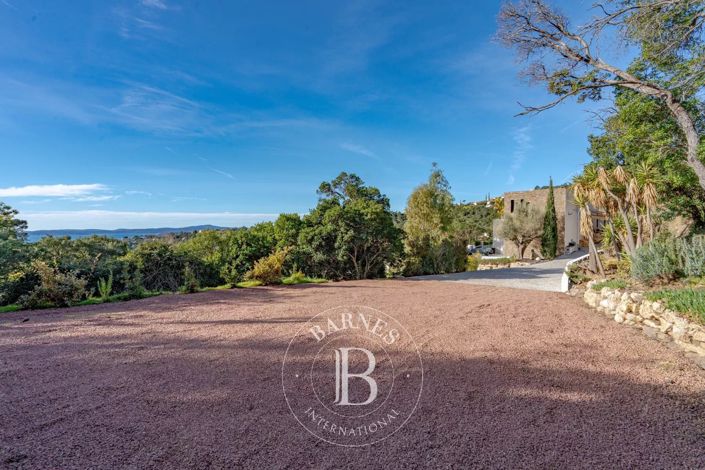 Image No.15-3 Bed House for sale