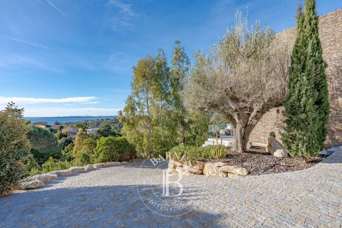 Image No.17-3 Bed House for sale