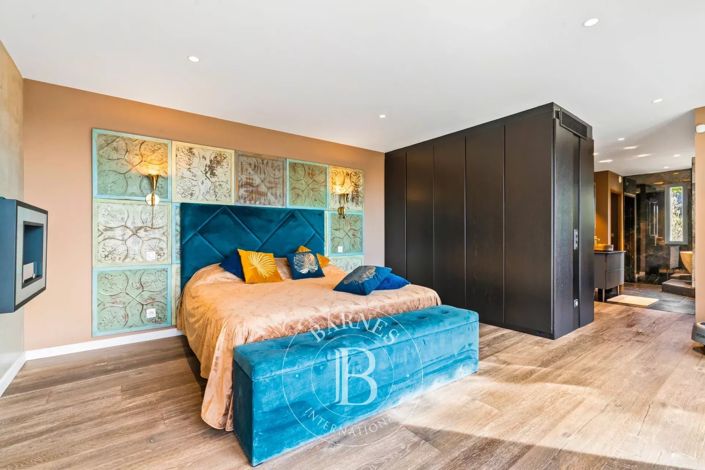 Image No.8-3 Bed House for sale