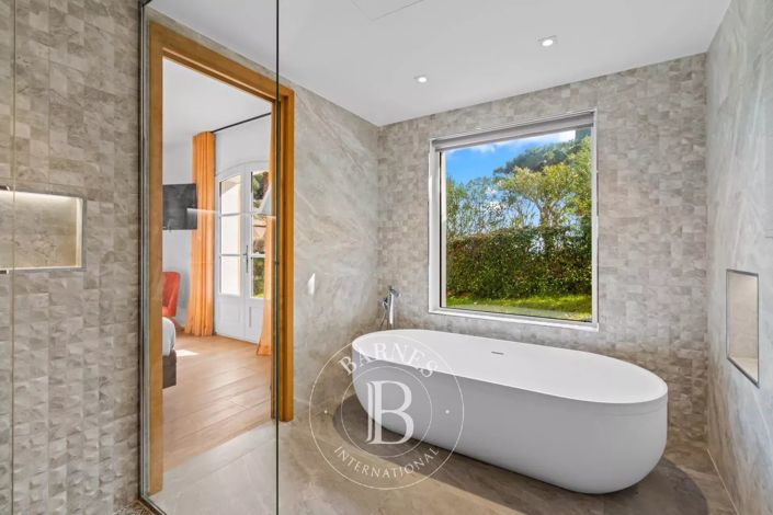 Image No.8-4 Bed House for sale