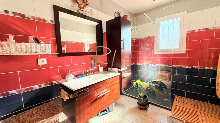 Image No.9-3 Bed House for sale