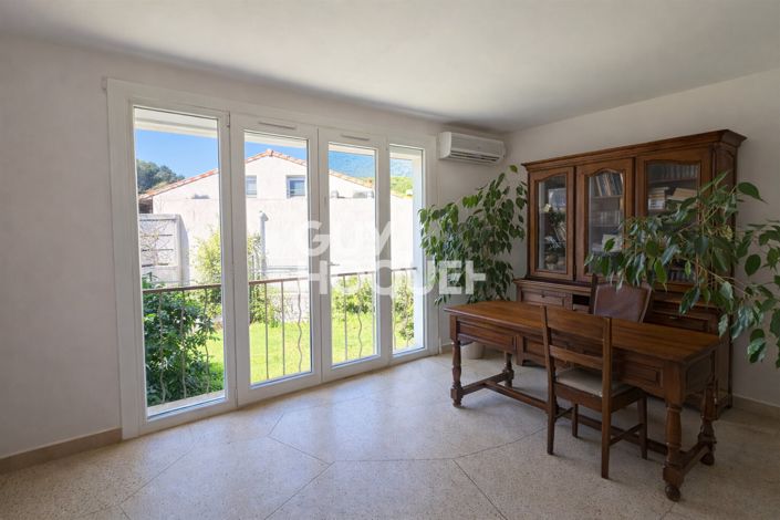 Image No.7-5 Bed House for sale