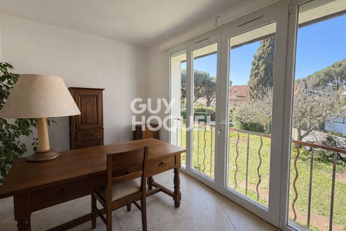 Image No.8-5 Bed House for sale