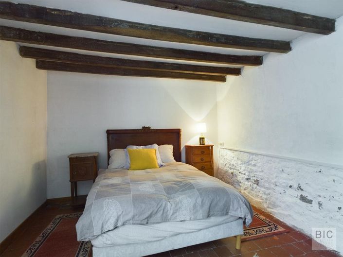 Image No.10-6 Bed House for sale